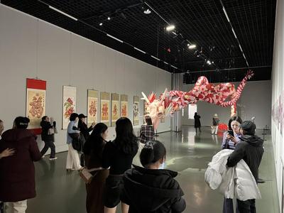 賞畫過節(jié) 威海市'新生活 新風尚 新年畫'活動點亮傳統(tǒng)文化新魅力